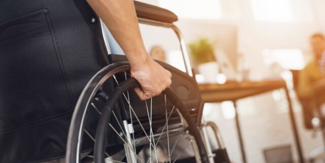 Arbetsplatser ska göras tillgängliga för personer med funktionsnedsättning