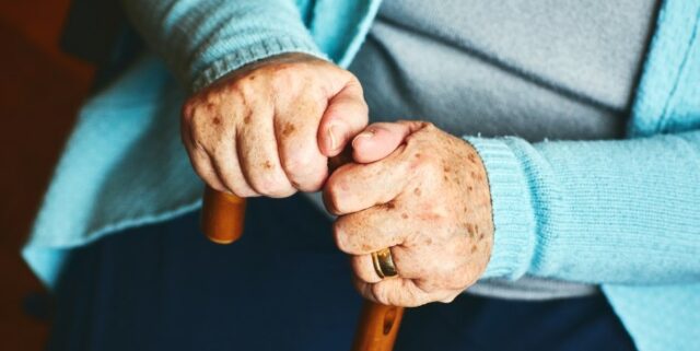 Stor oro för ännu större personalbrist i äldreomsorgen