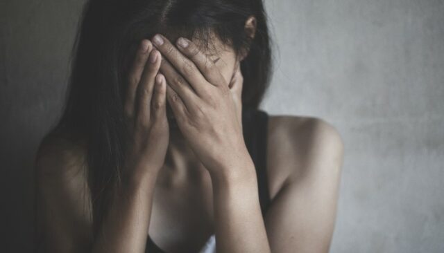 Våldsutsatta kvinnor beskriver misstro och överblivet skydd