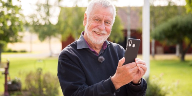 Ökad digital kontakt för äldre med tv-serien Seniorsurfarna