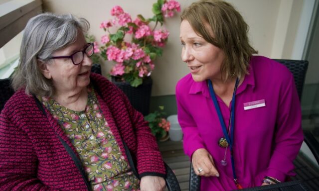 Seniorbesök på Stockholms äldreboenden får toppbetyg