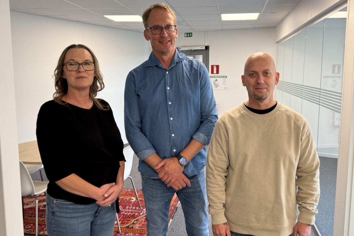 Anna, Jonas och Ramon på det nya kontoret Hemstaden