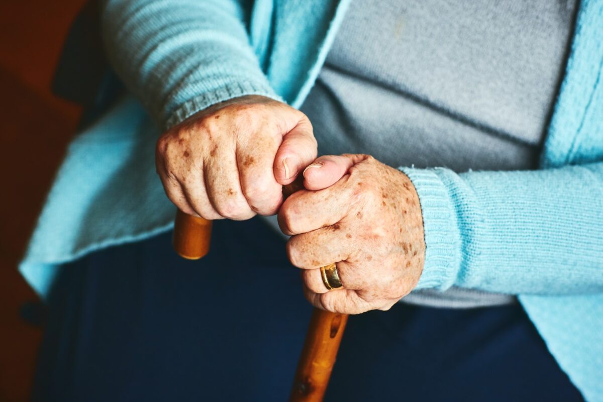 våld äldre